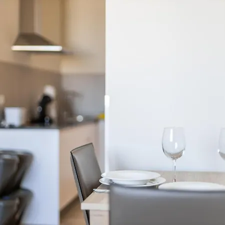 Delfin Azul 2 Free Parking By Time 加的斯